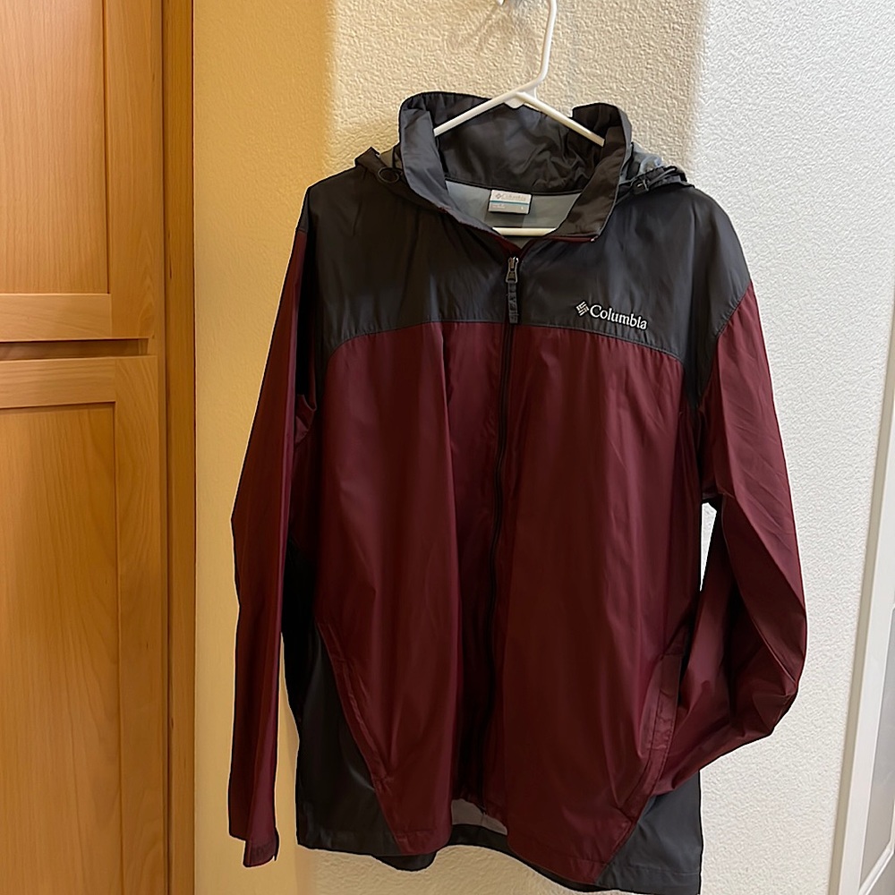 Men’s L Columbia packable raincoat